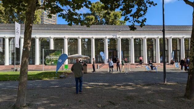 Kurhaus Wiesbaden mit VDP-Flaggen